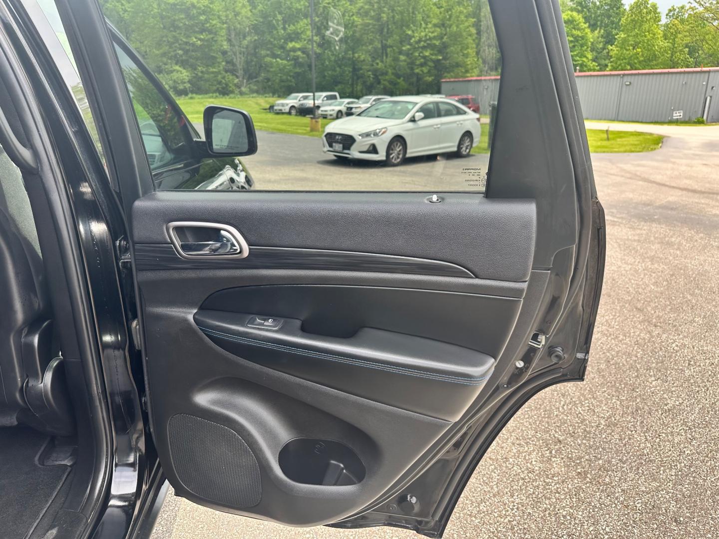 2019 Black /Black Jeep Grand Cherokee Upland 4WD (1C4RJFAGXKC) with an 3.6L V6 DOHC 24V engine, 8A transmission, located at 547 E. Main St., Orwell, OH, 44076, (440) 437-5893, 41.535435, -80.847855 - This 2019 Jeep Grand Cherokee Upland is a rugged and capable off-road vehicle that offers a mix of comfort, technology, and 4x4 capability. With its 3.6-liter Pentastar V6 engine, it produces 295 horsepower and is paired with an 8-speed automatic transmission. The interior features a 7-inch touch sc - Photo#48